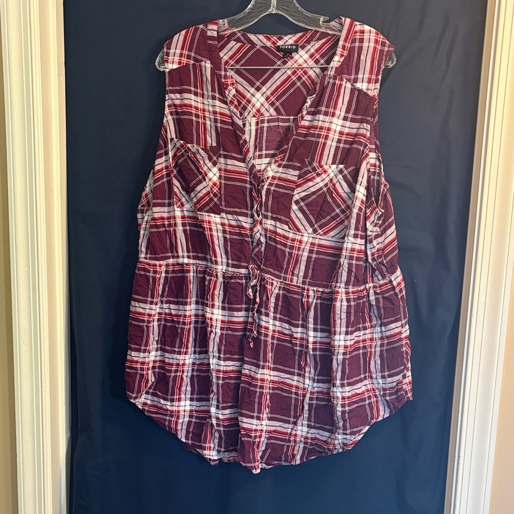 Chic Plaid Sleeveless Tunic in Burgundy